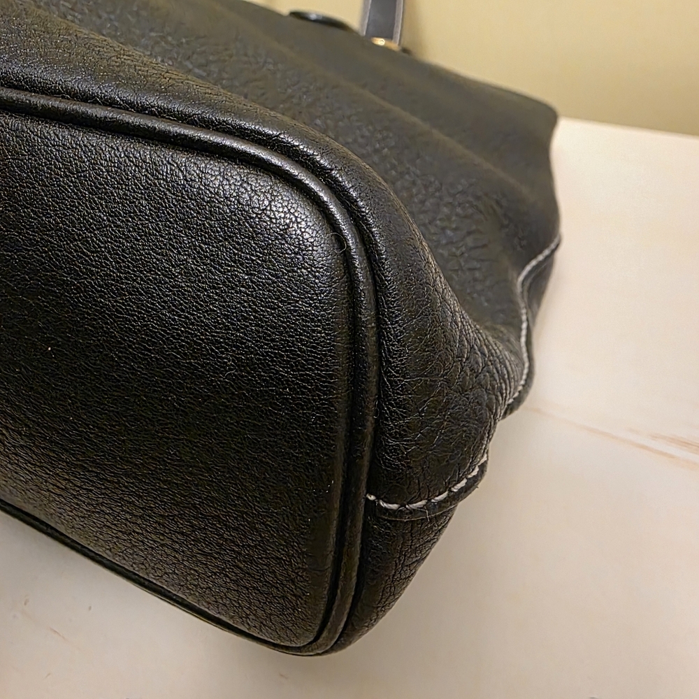 Burberry | Vintage Small Black Leather Handbag - Picture 6 of 16